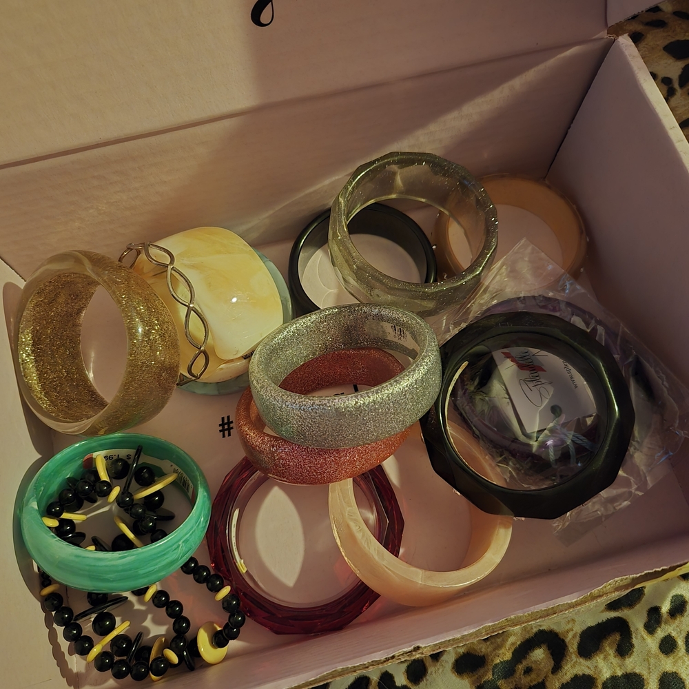 Assorted Women's Bangle Set
